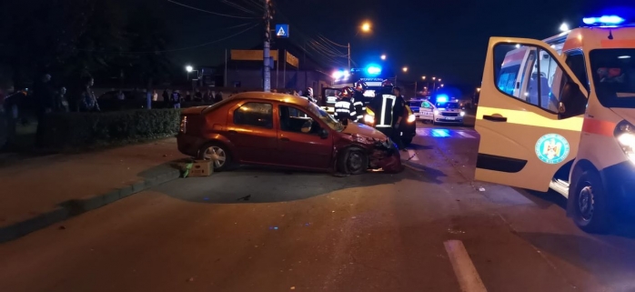 Accident GRAV în Turda. Un bărbat încarcerat, în urma unui impact între două mașini. Trei persoane au ajuns la spital.